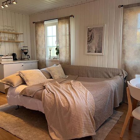 Lilla Groena Huset Pa Garden แฮร์เนอซันด์ ภายนอก รูปภาพ
