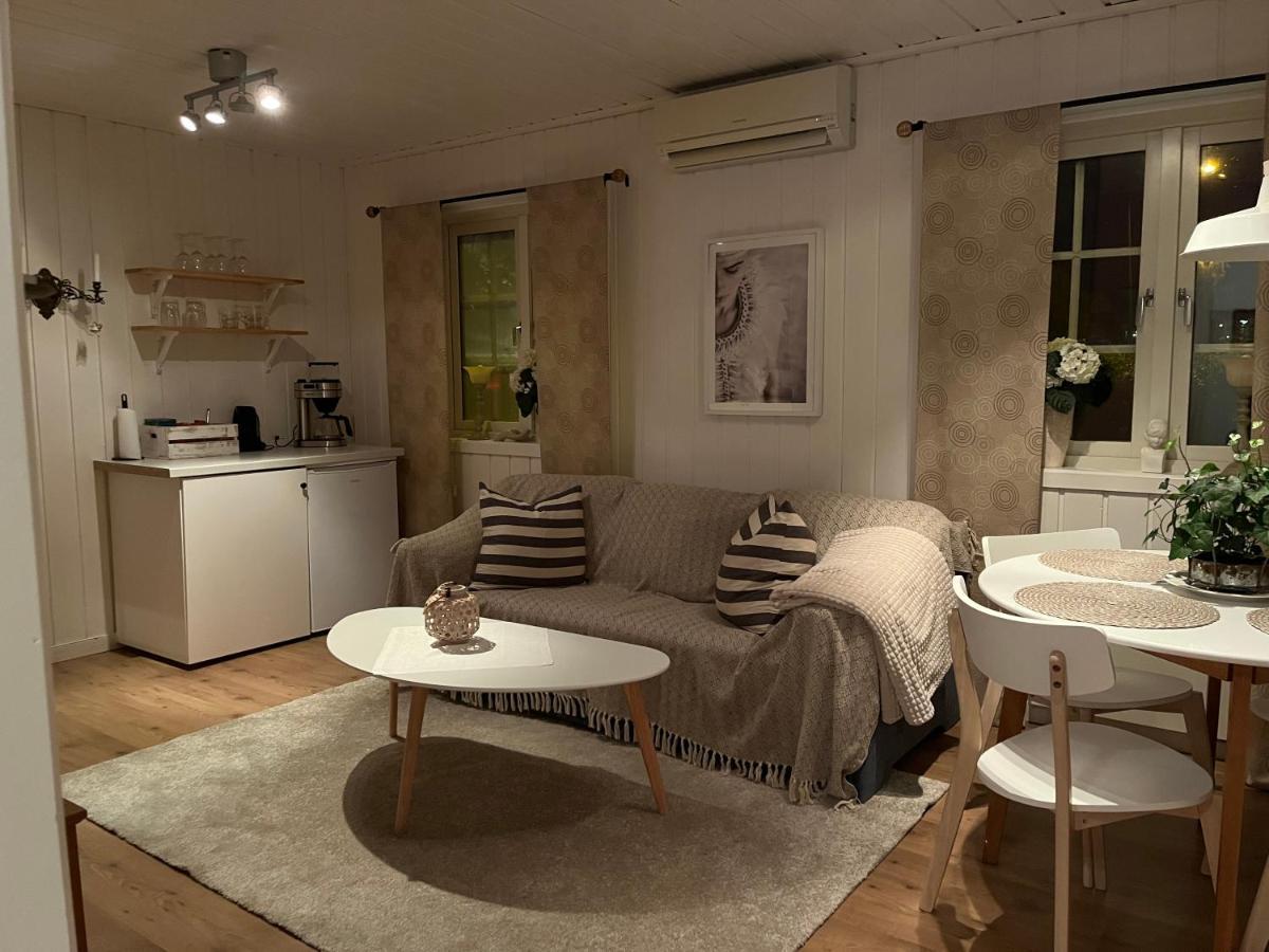 Lilla Groena Huset Pa Garden แฮร์เนอซันด์ ภายนอก รูปภาพ